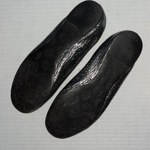 Tory Burch Reva Pewter Metallic Embossed Leather Logo Ballet Flats - Picture 6 of 6